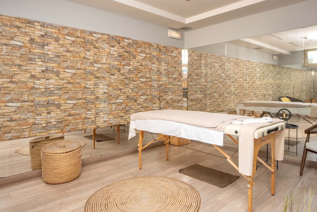MASSAGE ROOM